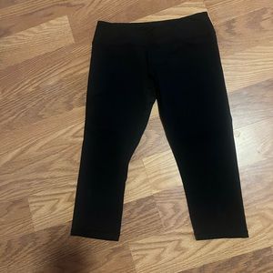 Savage barbell capri leggings